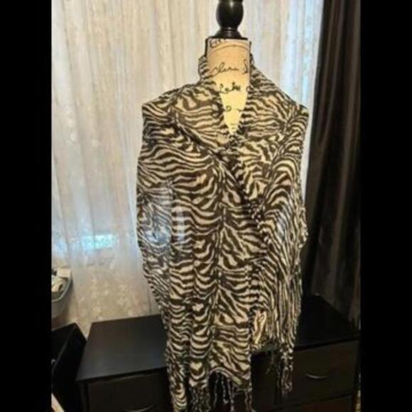 Stylish Black and White Zebra Print Scarf with Tassels - Picture 1 of 1